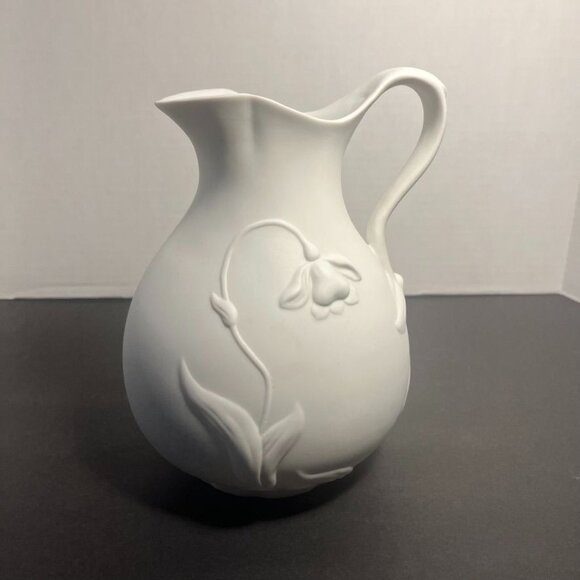 Vintage 1993 Metropolitan Museum Of Art Jonquil White Bisque Pitcher - Picture 1 of 7